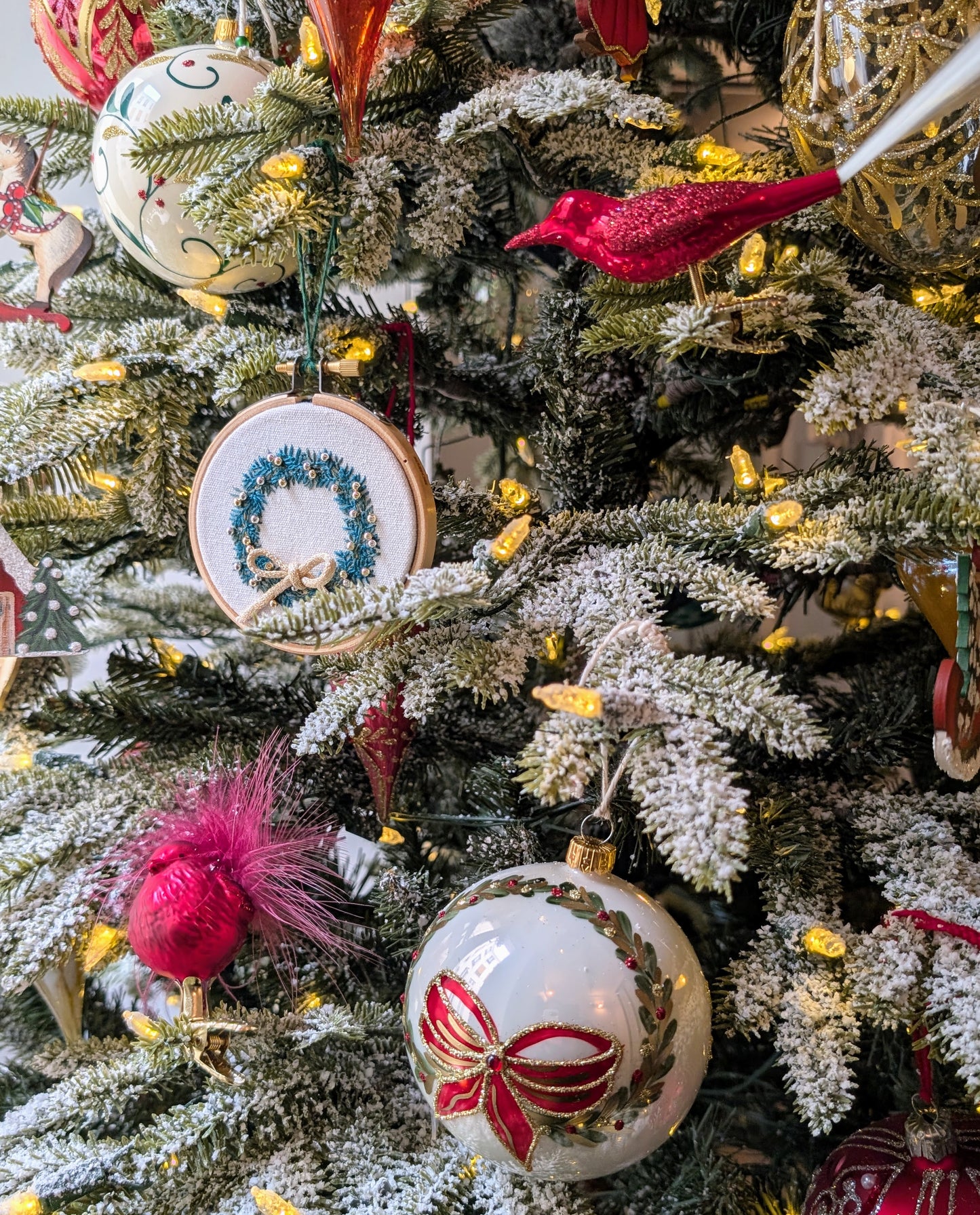 Broderie Couronne - Or et Argent. 🇫🇷