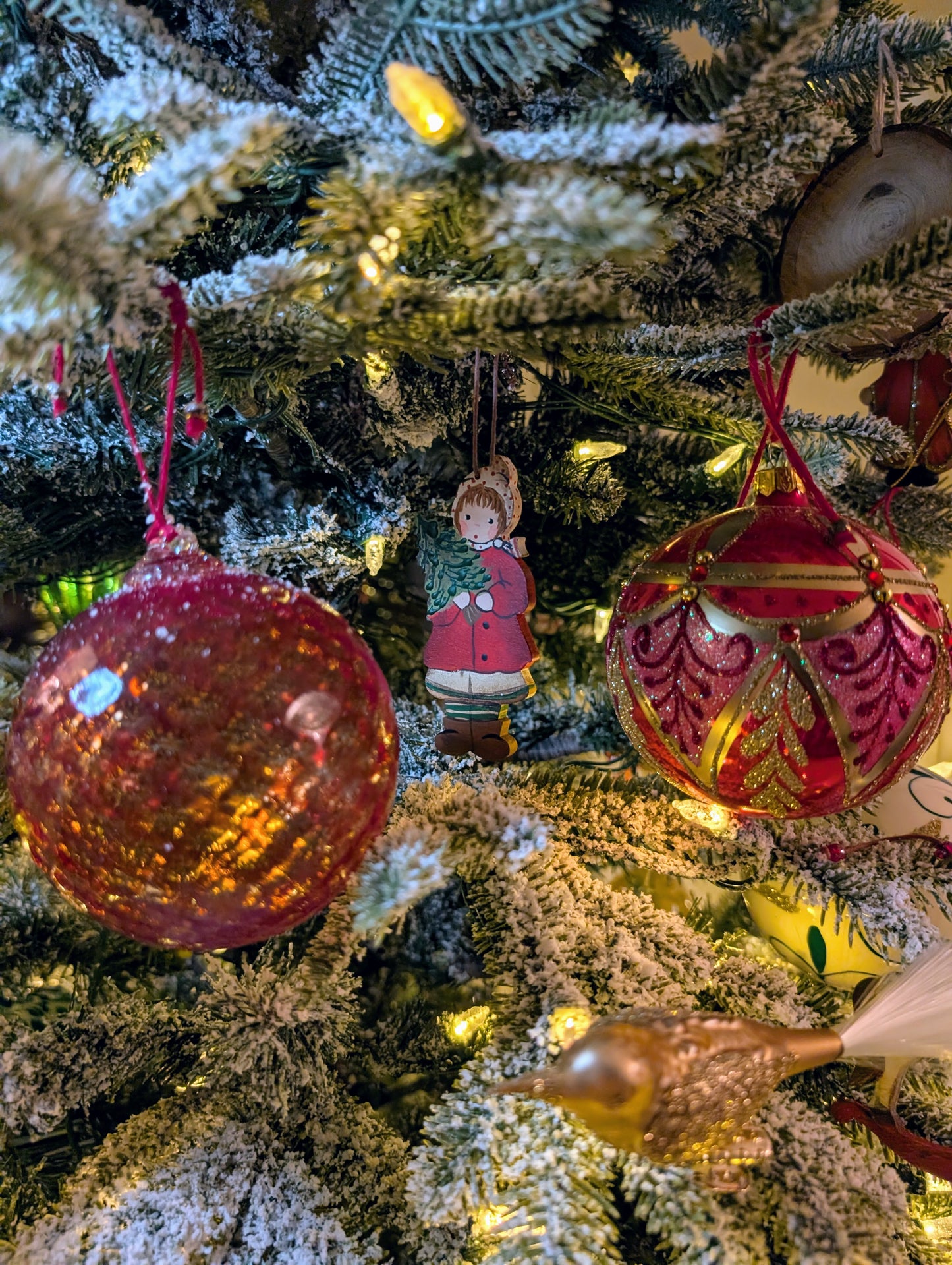 Petite fille et son sapin 🇩🇪