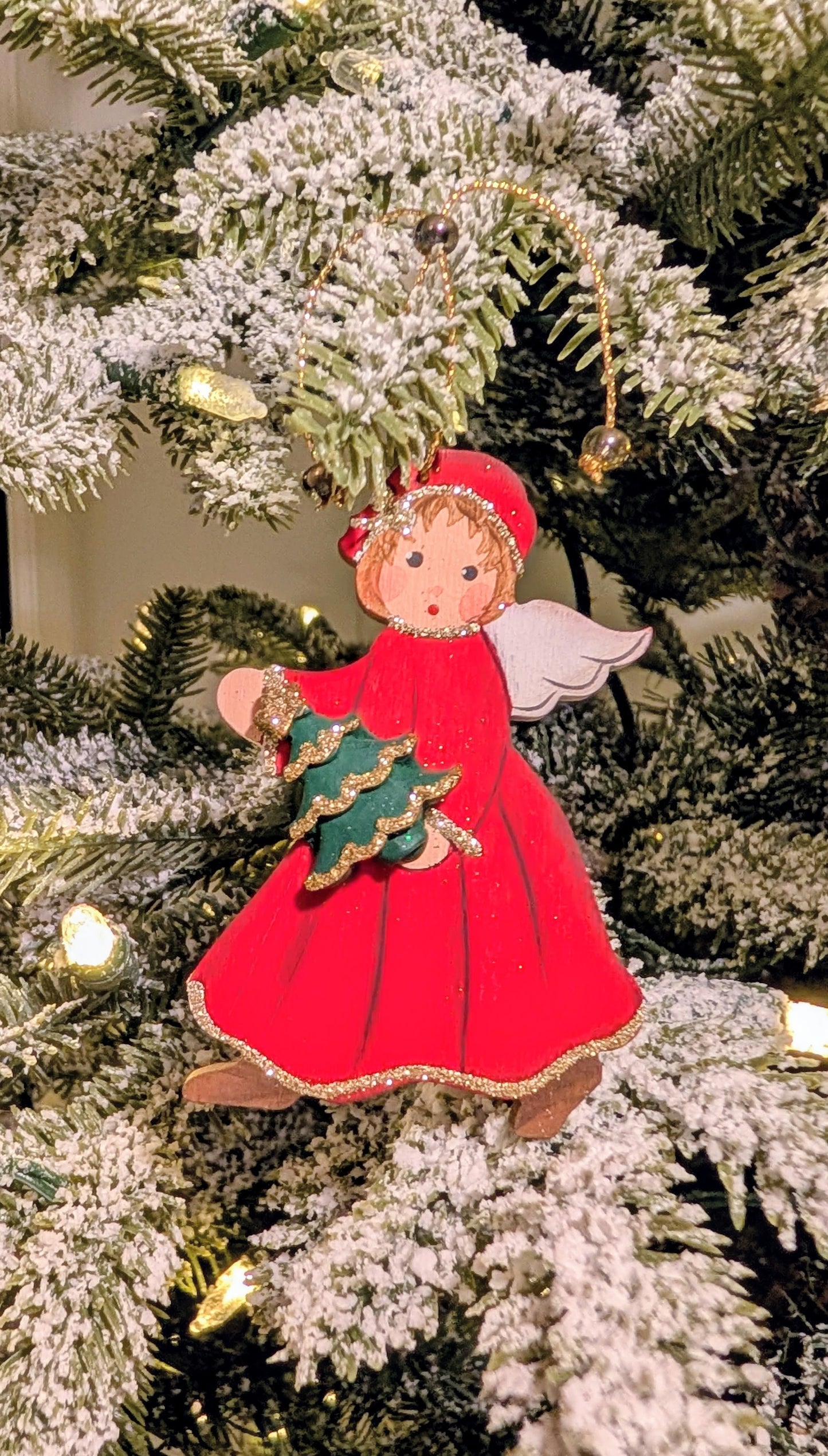 Ange en manteau rouge 🇩🇪