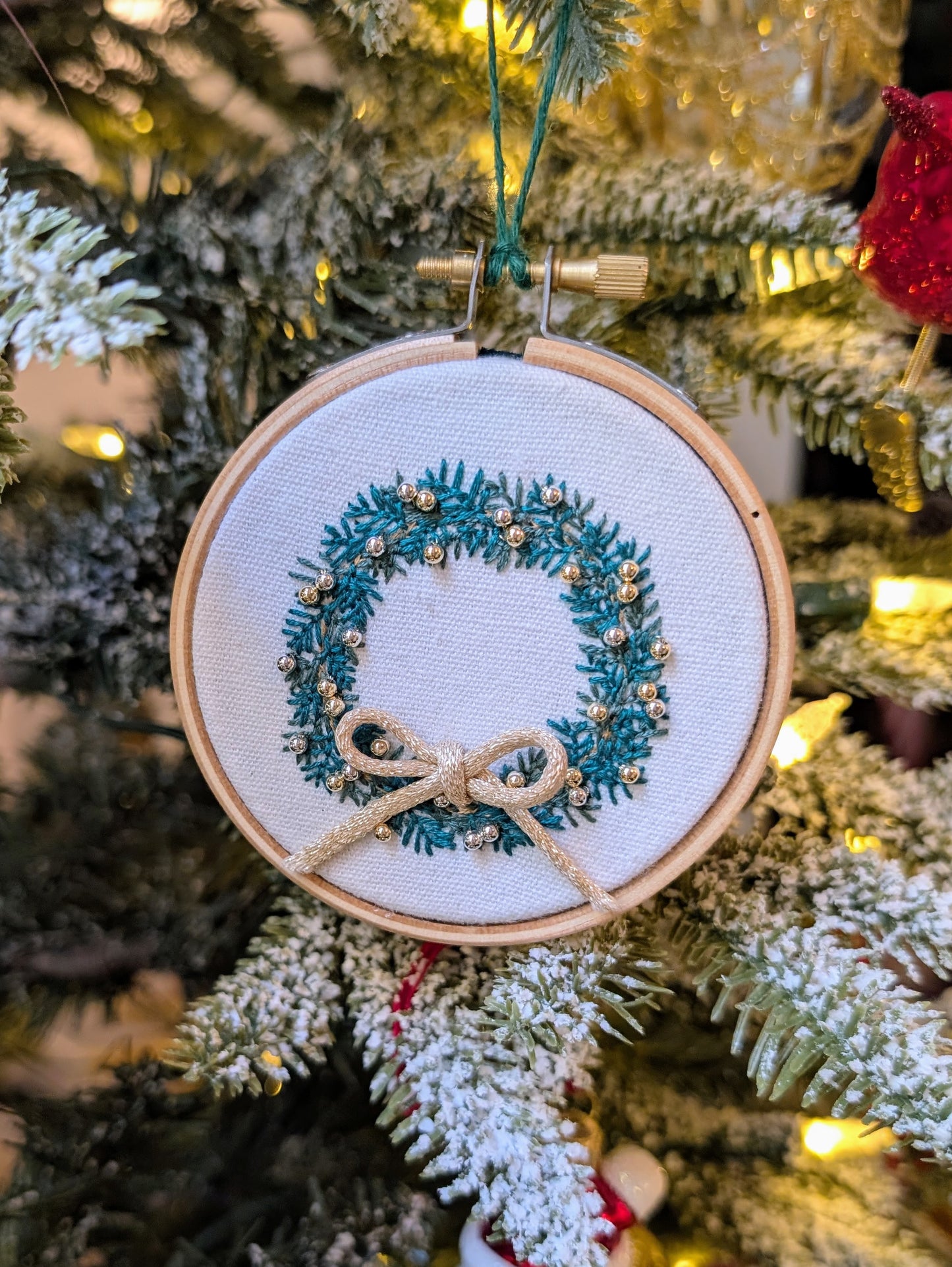 Broderie Couronne - Or et Argent. 🇫🇷