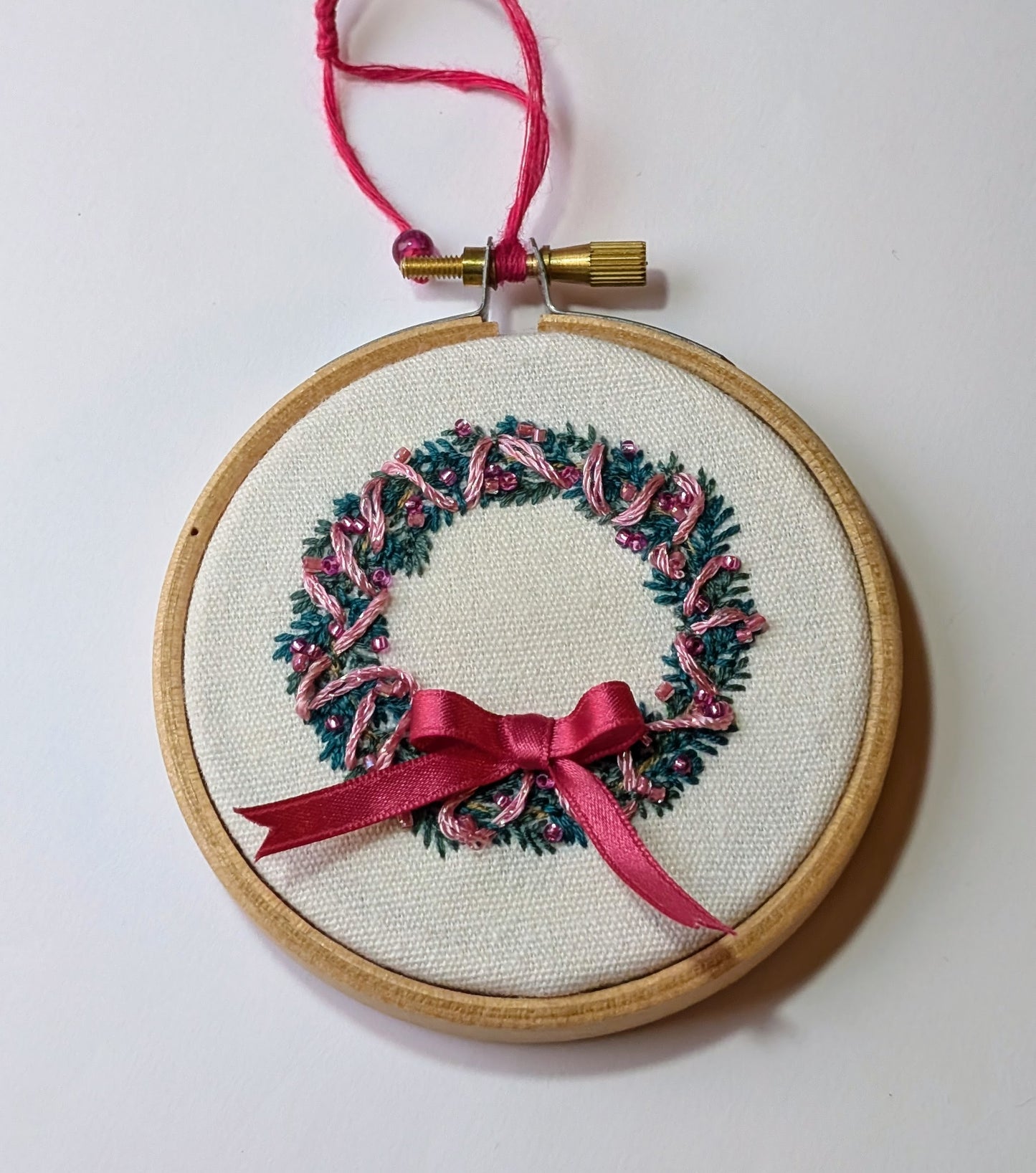 Broderie Couronne - Rose fuschia avec guirlande 🇫🇷