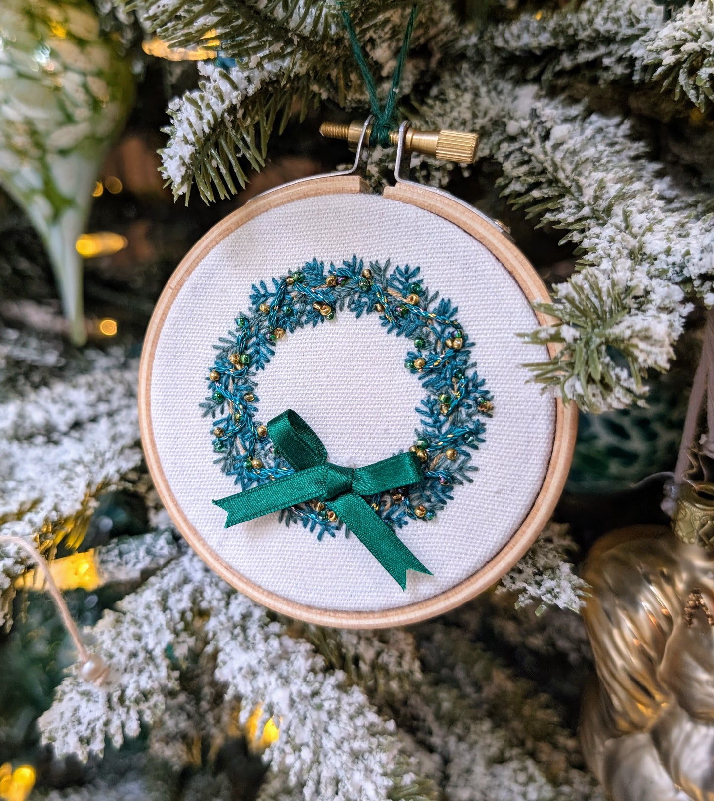 Broderie Couronne - Vert et Or avec guirlande 🇫🇷