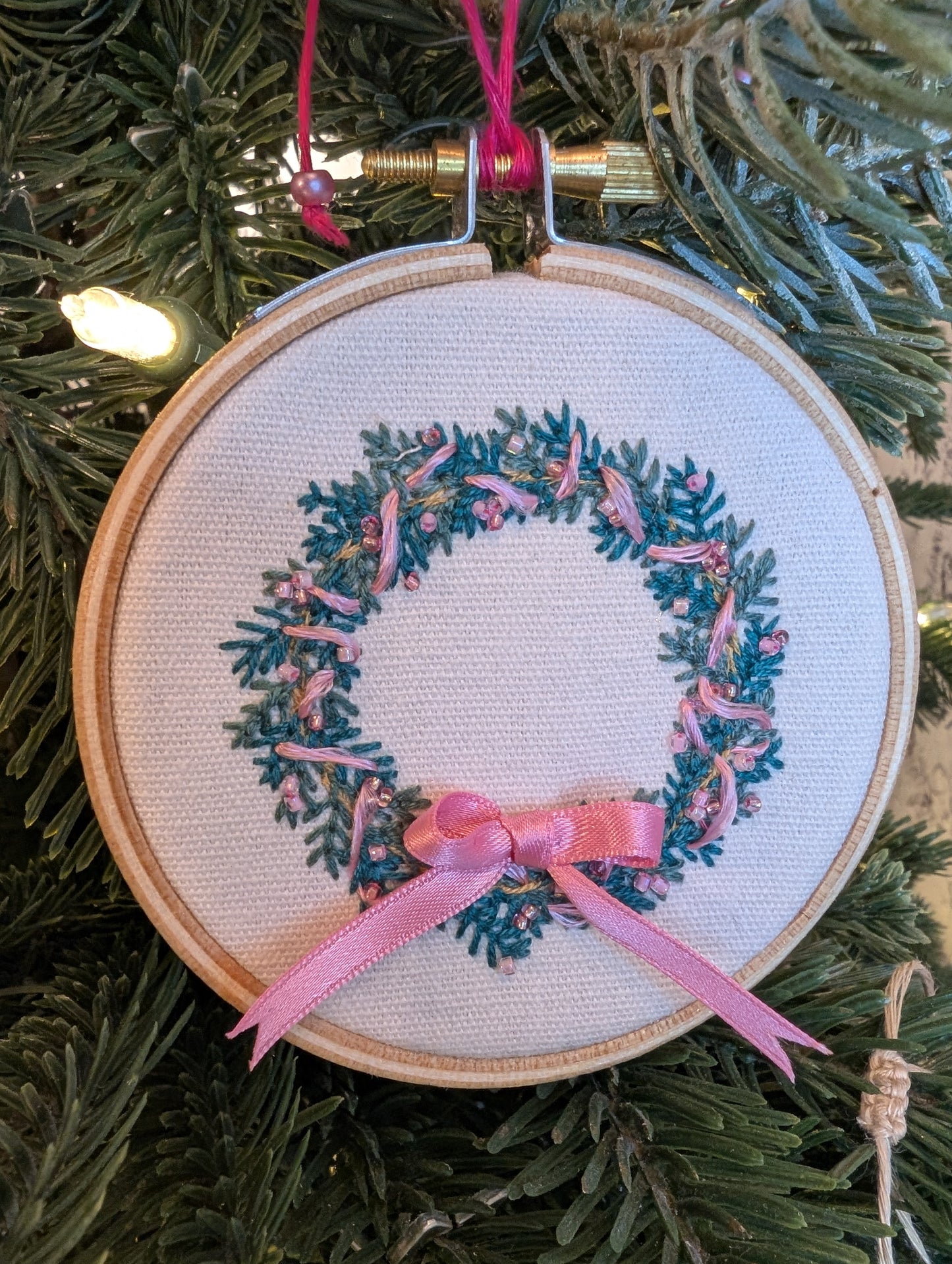 Broderie Couronne - Rose avec guirlande 🇫🇷