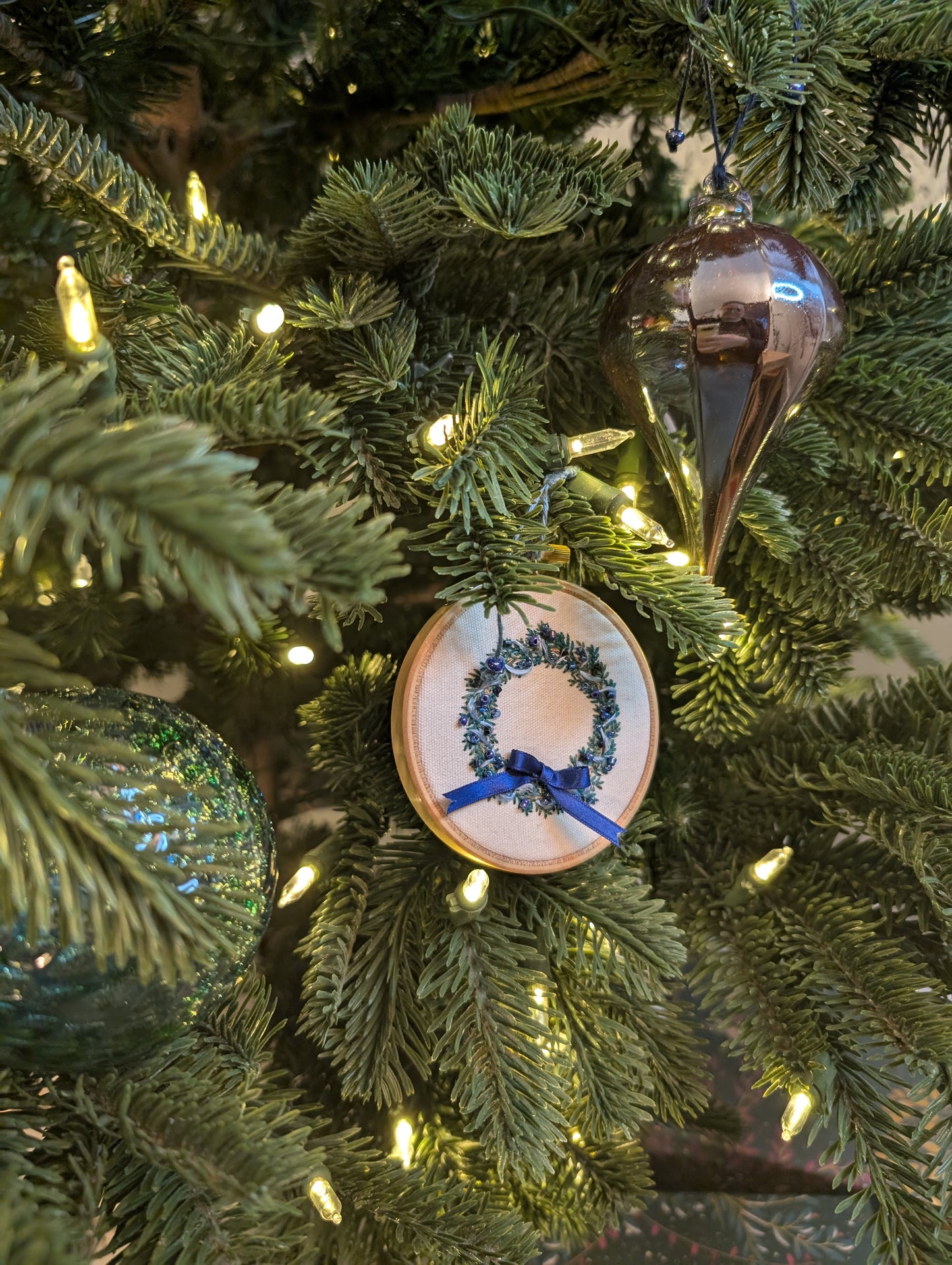 Broderie Couronne - Bleu avec guirlande 🇫🇷