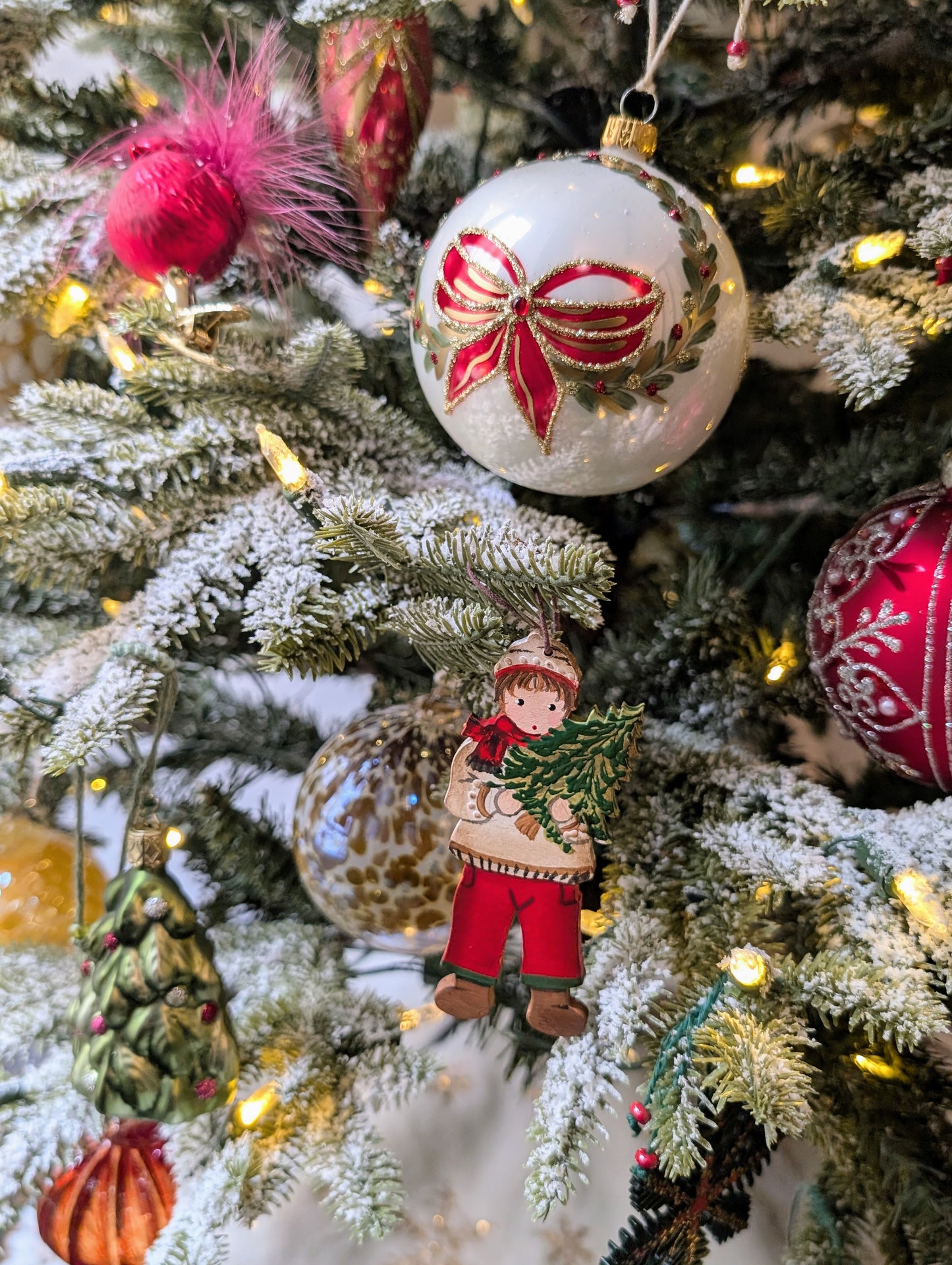 Petit garçon et son sapin 🇩🇪