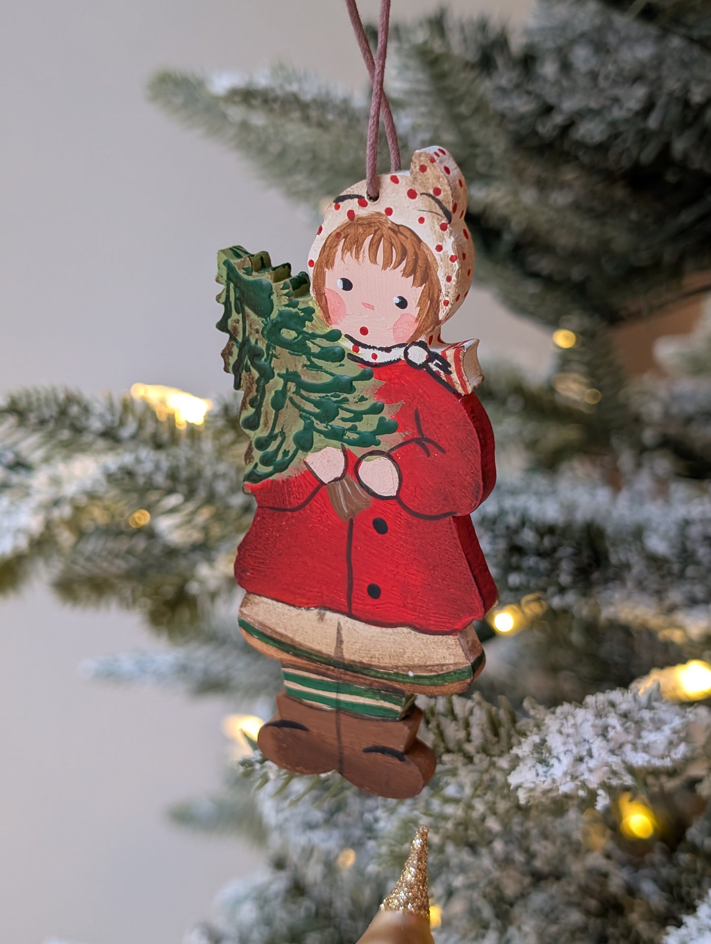 Petite fille et son sapin 🇩🇪