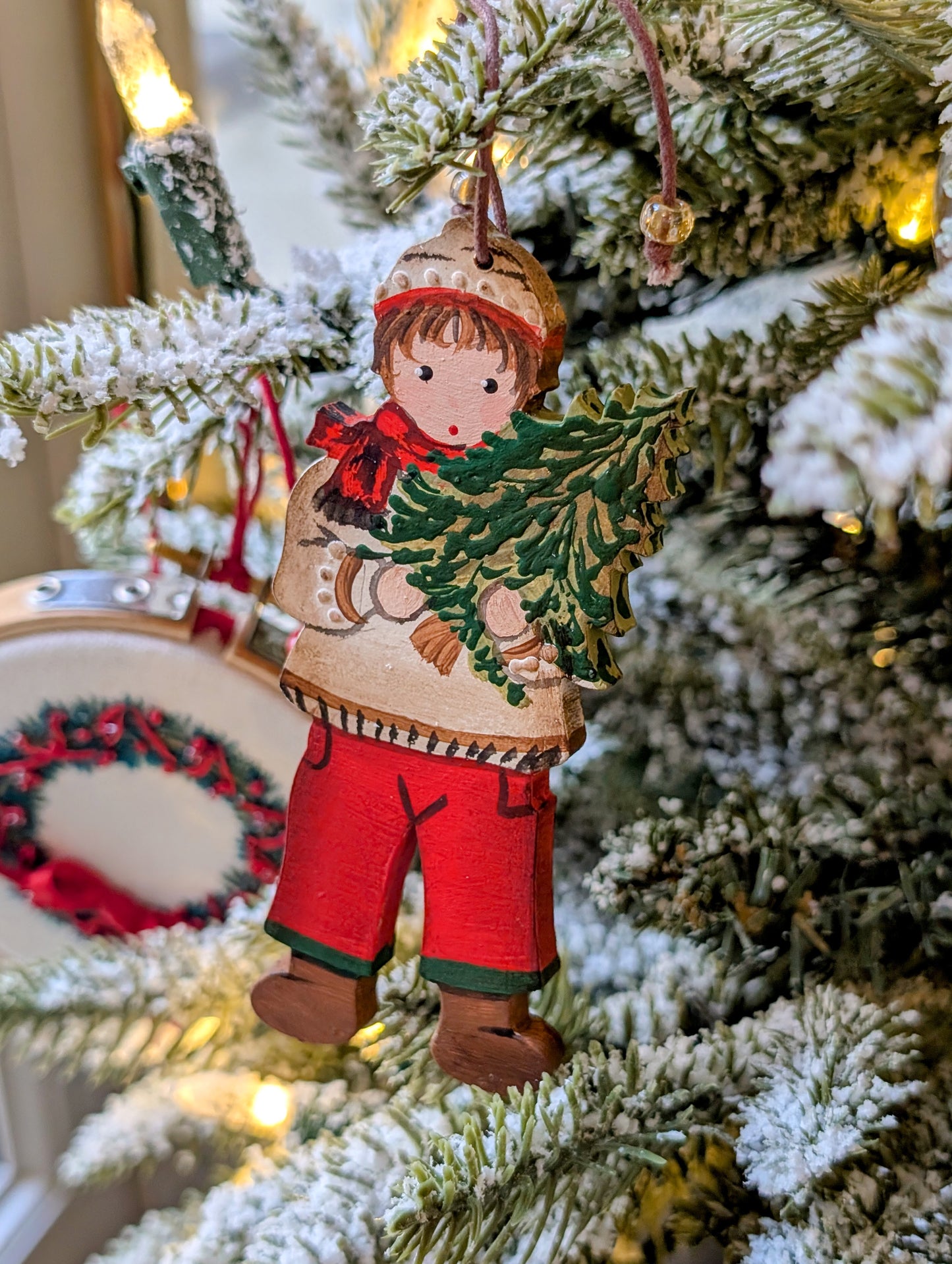 Petit garçon et son sapin 🇩🇪