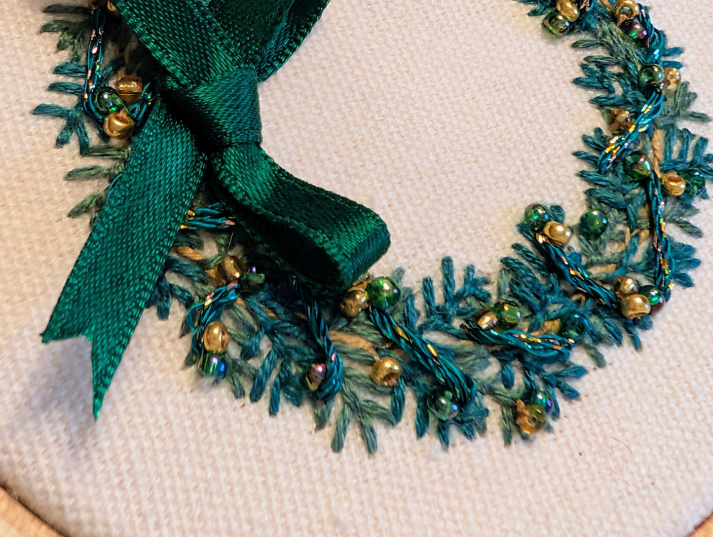 Broderie Couronne - Vert et Or avec guirlande 🇫🇷