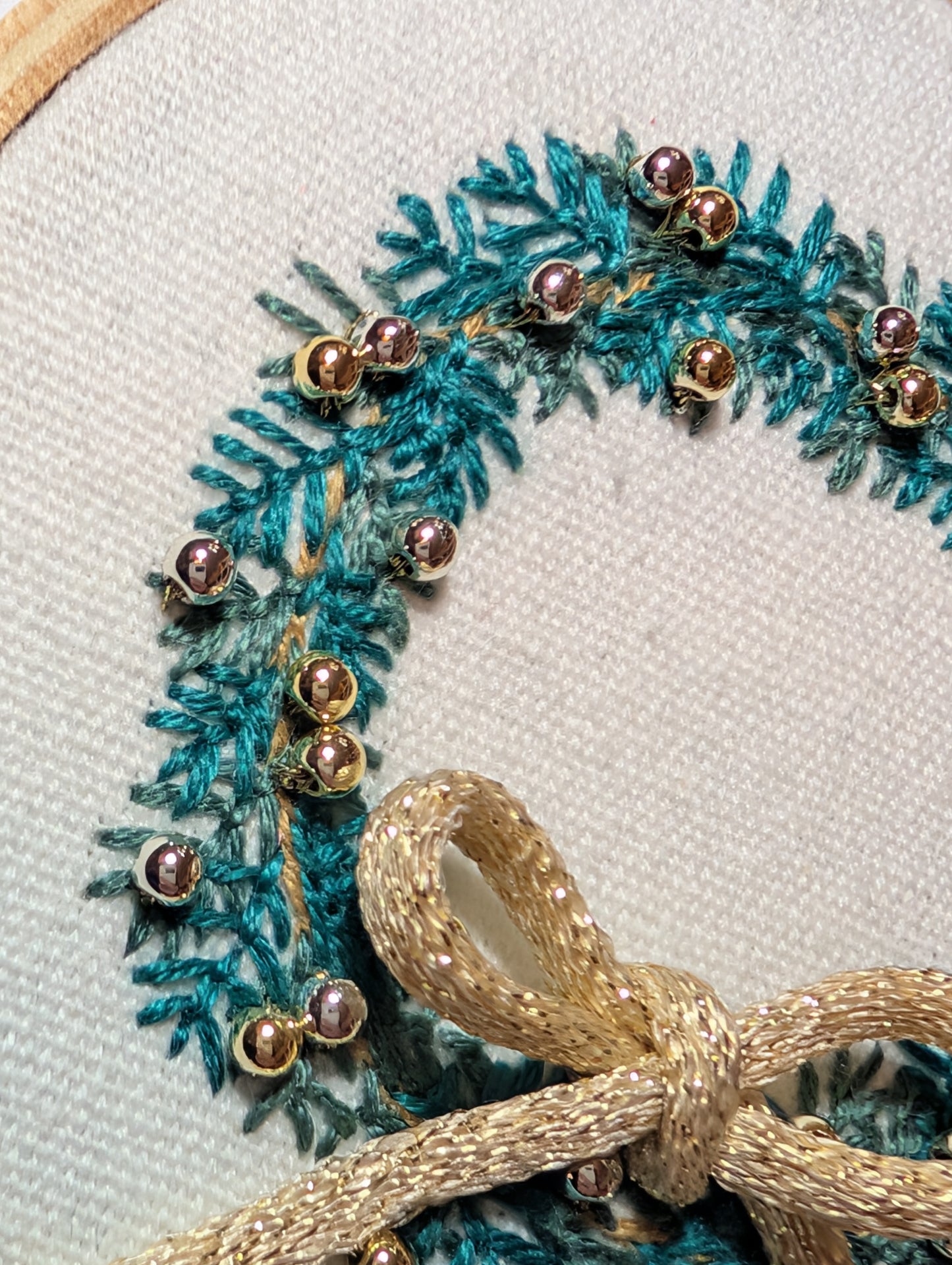 Broderie Couronne - Or et Argent. 🇫🇷