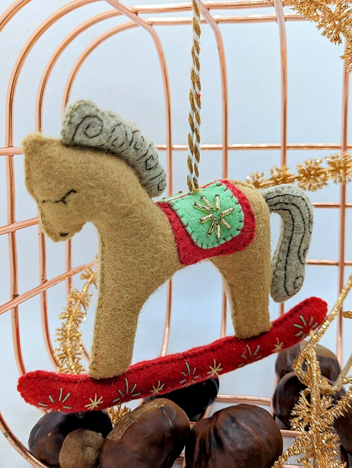 Le cheval à bascule perlé 🇫🇷